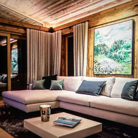 Large 4br Chalet In Central City Near Slopes, Rooftop *