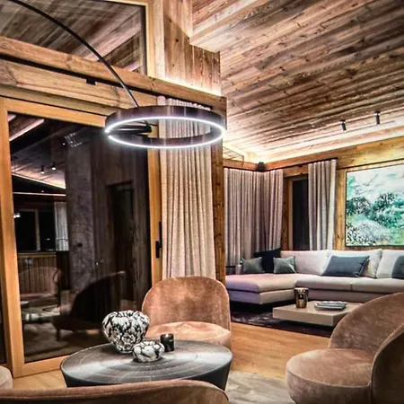 Large 4br Chalet In Central City Near Slopes, Rooftop Holiday home Crepin
